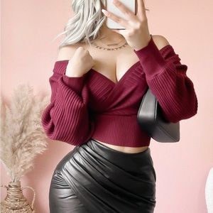 Perfect Winter Burgundy Ribbed Long Sleeve with Open Back Detail ❤️